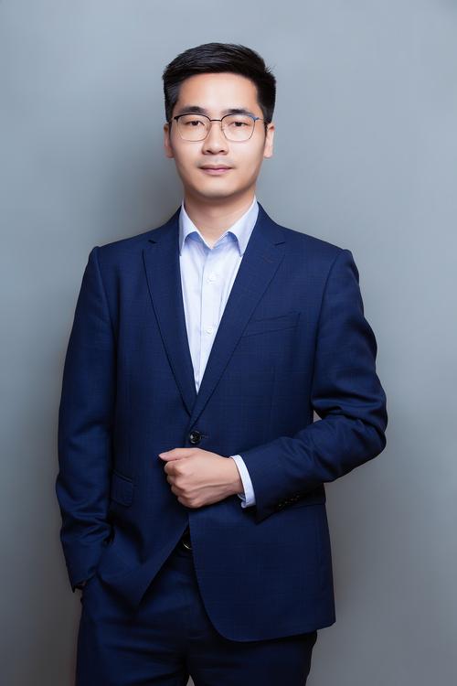 钟亮 制作统筹负责人